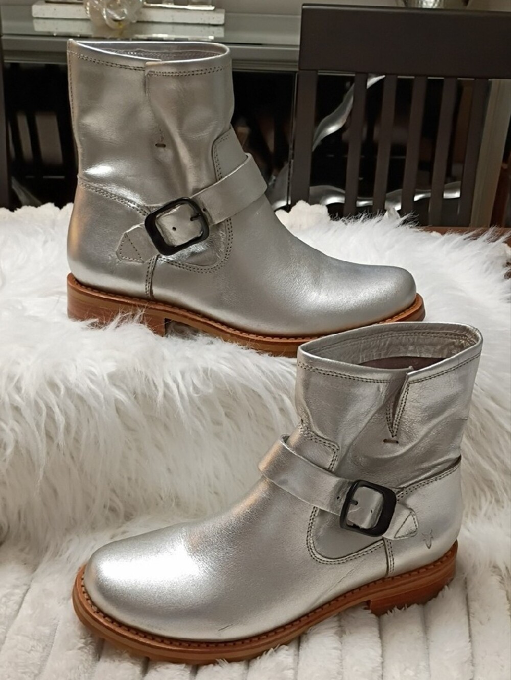 New Frye Veronica Silver Metallic Leather Ankle Flex Boots with Buckle Size 7.5 - Picture 2 of 16